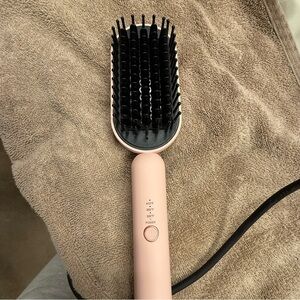 Mane Pass Hair straightening brush.